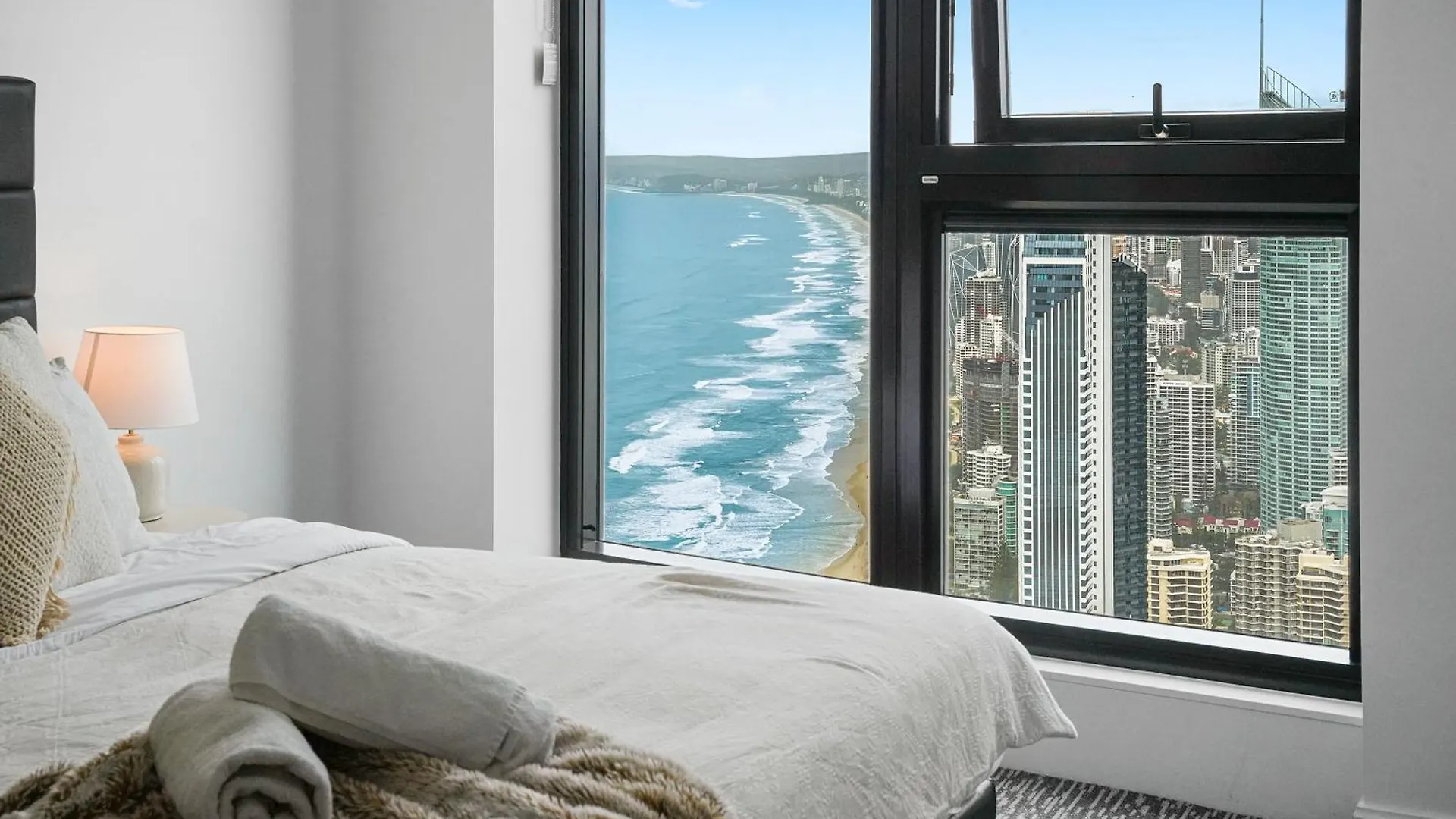 Sky-High 72 Stories At The Seaside - Pet Friendly Lägenhet Guldkusten