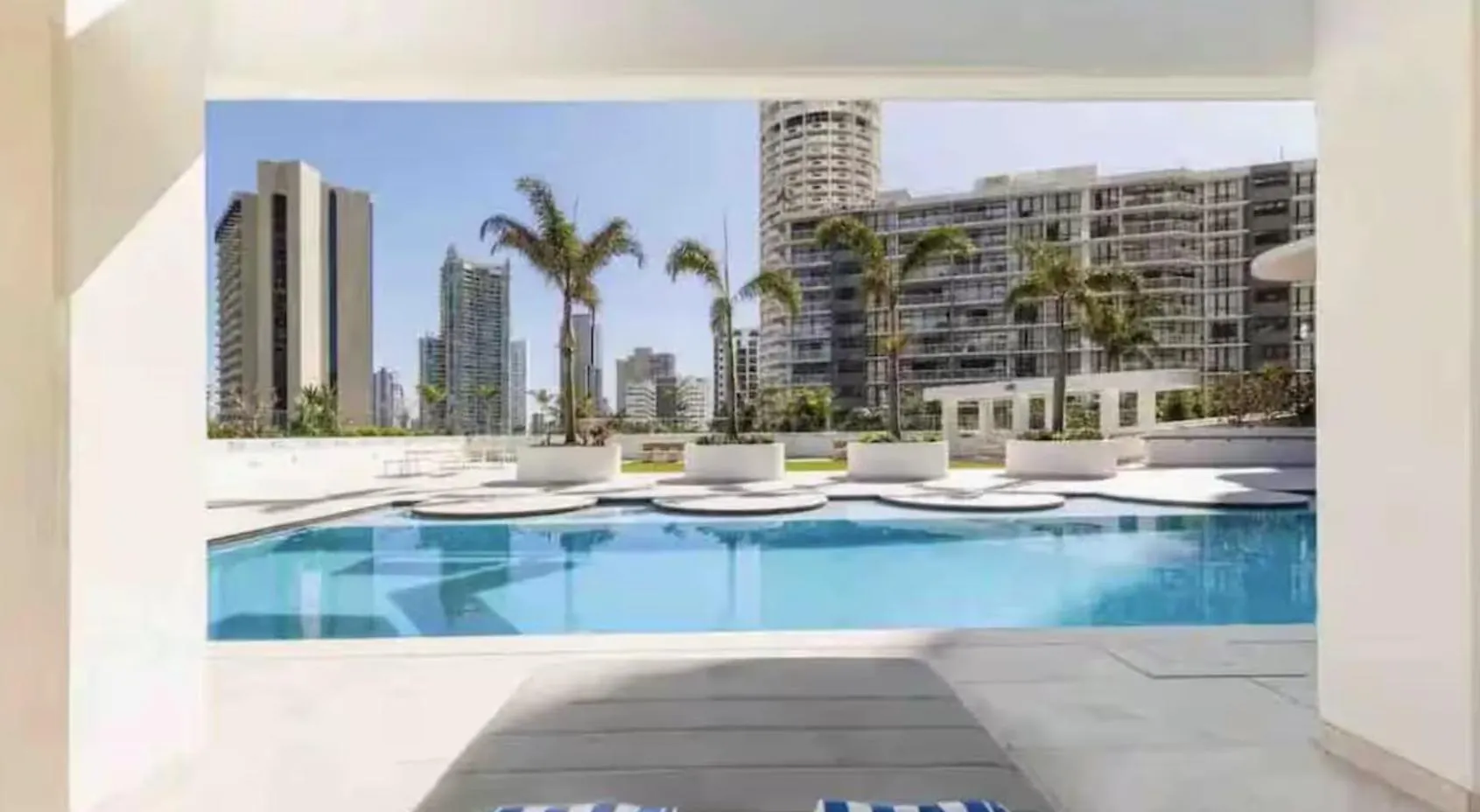 Sky-High 72 Stories At The Seaside - Pet Friendly Lägenhet Guldkusten 0*,  Australien